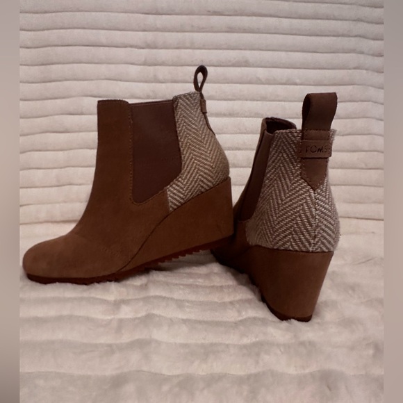 Toms Shoes - Toms Brown Suede Wedge Chelsea Boot with Herringbone Panel